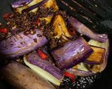 Gambar langkah 3 resipi Tumis terung bersama daging kisar.