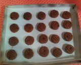 Foto langkah ke 6 dari resep Double Chocolate Chocochip Cookies.