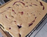Foto del paso 4 de la receta: Bracito con arándanos relleno de crema y cobertura de chocolate, toffee y crocanti (sin gluten)