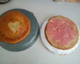 Foto del passaggio 11 della ricetta Torta a due piani con crema chantilly e frutti di bosco e panna