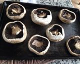 Foto del paso 1 de la receta: Setas Portobello rellenas de queso
