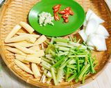 Hình bước làm 2 của món Bạch tuộc xào cần tây ngon bá cháy
