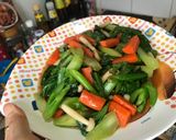 รูปขั้นตอนการทำที่ 4 ของ ผัดผัก 3สี 🥬🥕🍄 [เบบี้คะน้ากรอบๆ+แครอท+เห็ดชิเมจิ] (เจ)