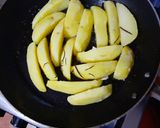 A picture of step 2 of Quick rosemary - garlic potatoes.
