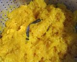 Foto langkah ke 2 dari resep Ketan Kuning Serundeng.