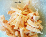 Foto langkah ke 3 dari resep Baked Sweet Potato Fries.