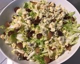 Une image de l'étape 7 de Frisée aux petits oignons marinés et stilton mature.