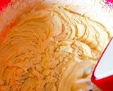 Foto langkah ke 4 dari resep Marmer Buttercake ala lawthomas.