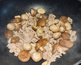 五花肉片炒蠔油香菇的食譜步驟2照片