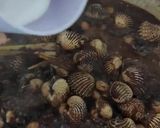 Gambar langkah 11 resipi Kerang masak kicap pekat likat.