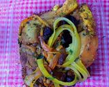Foto del paso 1 de la receta: Pollo estofado a la moruna con patatas y pasas