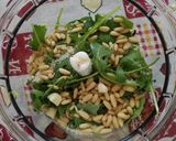 Foto del passaggio 2 della ricetta Spaghetti integrali al pesto di rucola, avocado e pinoli