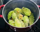 Hình bước làm 2 của món Khổ Qua Rừng Kho Riềng