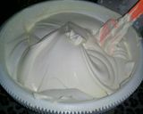 Foto langkah ke 2 dari resep Cake Hias Bunga Rose (base cake sponge cake).