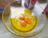 Foto del paso 2 de la receta: Bizcocho de yogur y manzana (perfecto para merendar o desayunar)