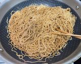 Foto langkah ke 4 dari resep Shrimp chow mein.