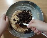 Foto langkah ke 7 dari resep Chocolate chip cookies.