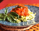 Foto del paso 7 de la receta: Tagliatelle de espinacas al huevo, salsa de tomate y concentrado de albahaca 🌿