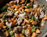 Foto del paso 5 de la receta: Verduras salteadas con pollo