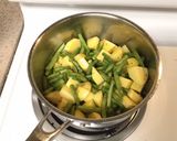 A picture of step 3 of Green beans and potatoes 🥔🫛.