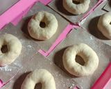 Foto langkah ke 4 dari resep Donat ekonomis tanpa telur.