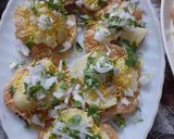 A picture of step 5 of Sev alu papri chat.
