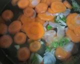 Foto langkah ke 2 dari resep Sayur Bening Bayam Wortel.