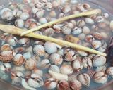 Foto langkah ke 2 dari resep Kerang Dara Saus Padang.