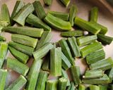 A picture of step 1 of Dahi Bhindi.