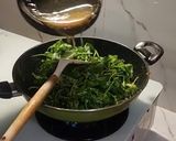 Foto langkah ke 4 dari resep Tumis Kangkung Balacan.