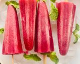 A picture of step 7 of Falsa Popsicles.
