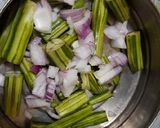 A picture of step 2 of Drumstick soup.