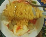 Foto langkah ke 5 dari resep Sblak mie hot. Cilok isi ayam lumer.