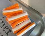 Une image de l'étape 2 de Brochettes apéro aux tomates cerises radis et surimi sauce verte.