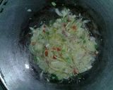 Foto langkah ke 3 dari resep Ayam kecap bawang pedas.