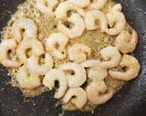 A picture of step 4 of Prawns in Garlic and Sriracha Sauce.😀.