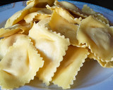 Foto del paso 4 de la receta: Ravioli con ragú rápido
