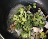 A picture of step 3 of Stir Fry veggie salad with grilled cottage cheese.