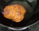 A picture of step 4 of Tomato pooris.