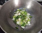 मटकी उसळ रेसपी (matki usal recipe in marathi) रेसिपी स्टेप 2 फोटो 