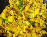 A picture of step 2 of Aloo Gobi fry.