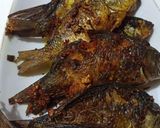 Foto langkah ke 5 dari resep Ikan mas goreng sambal kecap.