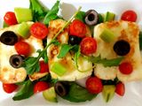 سلطة روكا مع جبنة الحلوم halloumi cheese salad
