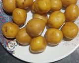 A picture of step 1 of Chilli potato.