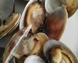 Foto del paso 5 de la receta: Tallarines a la marinera con almejas y gambas
