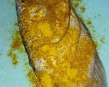 Foto langkah ke 2 dari resep Gurame Goreng Kuning Garing.