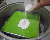 Foto langkah ke 9 dari resep Kue Lapis Pandan (Lembut, Kenyal, Aroma Pandan Asli).
