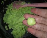 Foto langkah ke 2 dari resep Kue Ulat Daun.