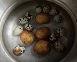 Foto langkah ke 1 dari resep Telur Puyuh Kentang Kuah Pedas.