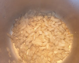 Foto del paso 4 de la receta: Muslitos de pollo guisados con setas